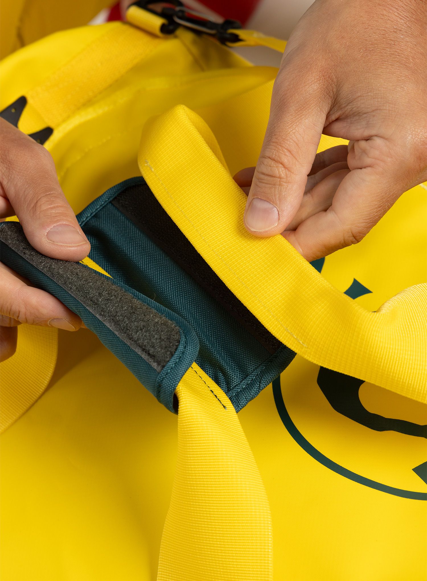 Potovalna torba Tatonka Barrel L - solid yellow