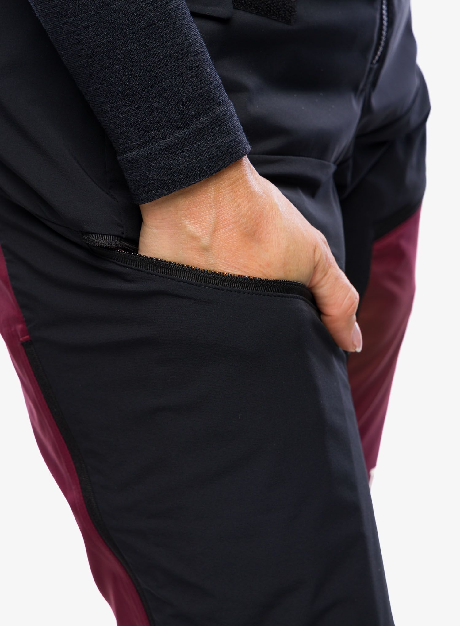 Ženske softshell hlače adidas TERREX Techrock Tour Softshell Pants - black/shadow red