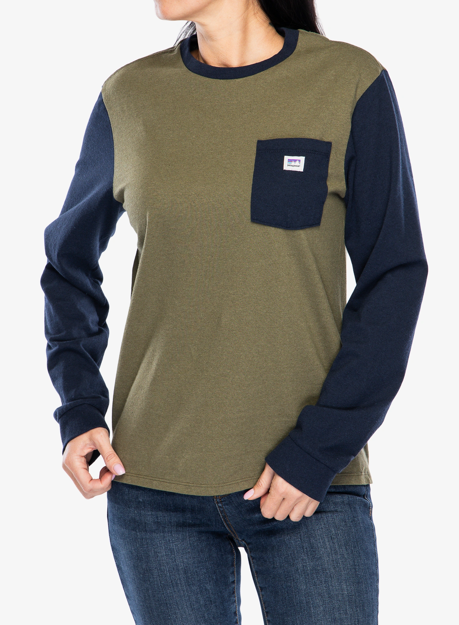 Puloverji brez kapuce Patagonia L/S Shop Sticker Pocket Responsibili-Tee - tent green