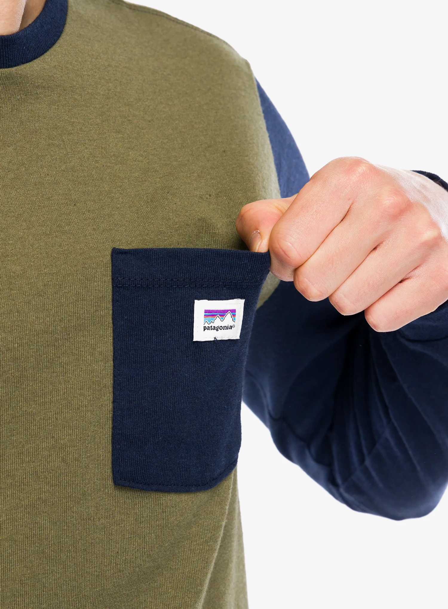 Puloverji brez kapuce Patagonia L/S Shop Sticker Pocket Responsibili-Tee - tent green