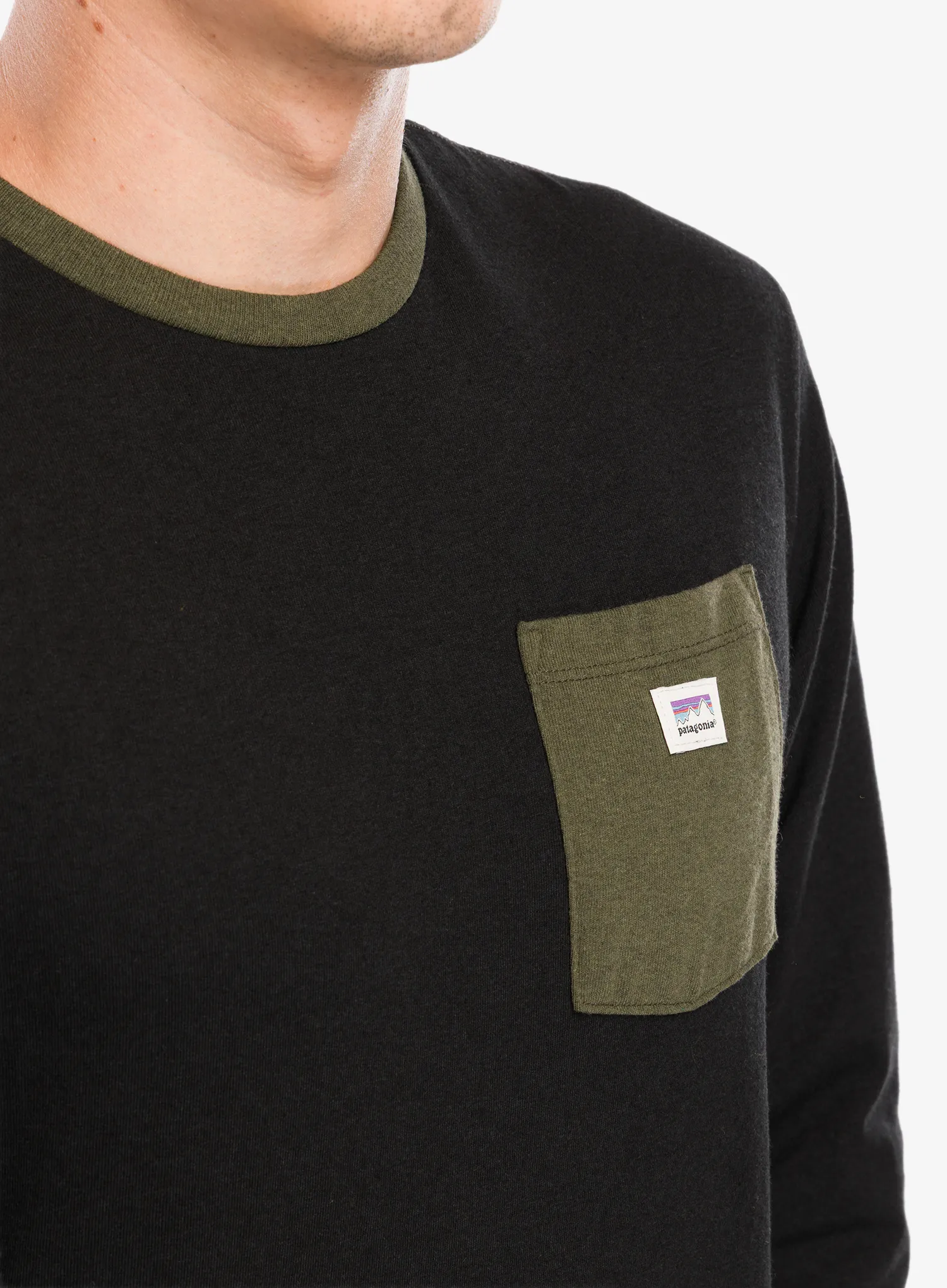 Jopica Patagonia L/S Shop Sticker Pocket Responsibili-Tee - black/basin green