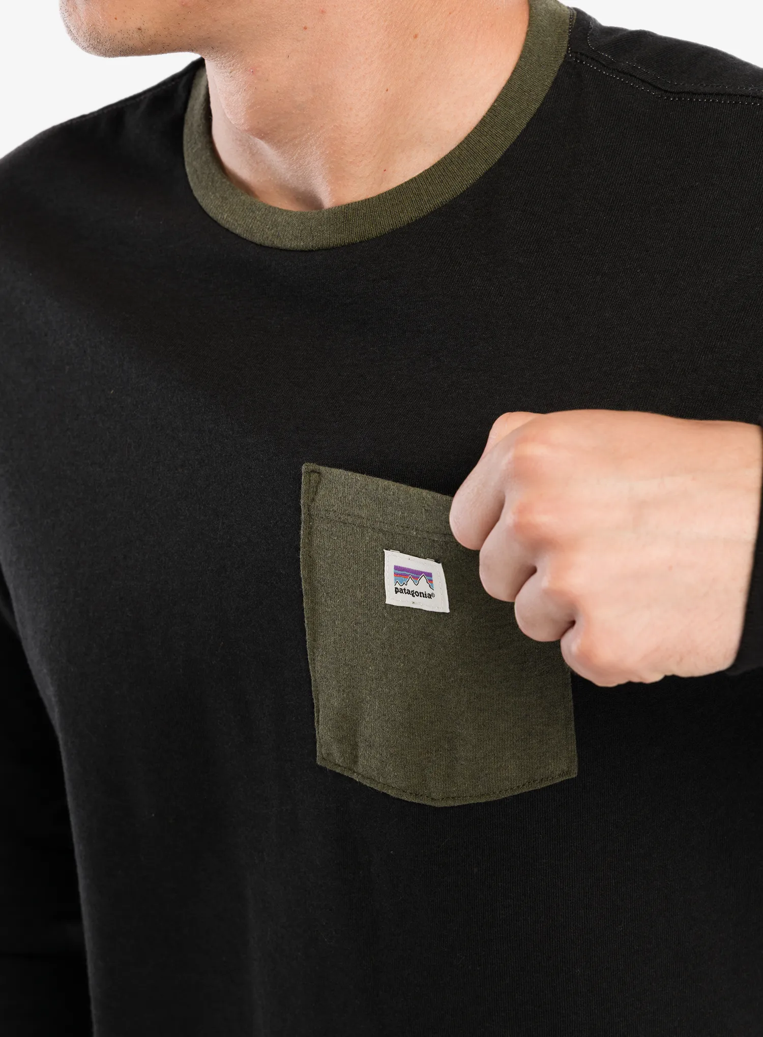 Jopica Patagonia L/S Shop Sticker Pocket Responsibili-Tee - black/basin green