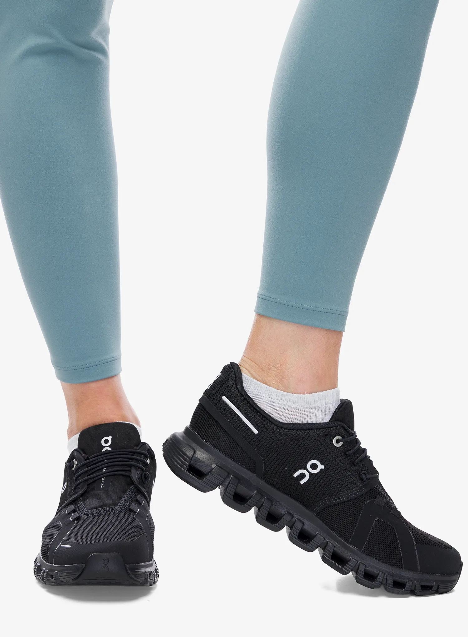 Ženski čevlji On Cloud 6 - black/black/black