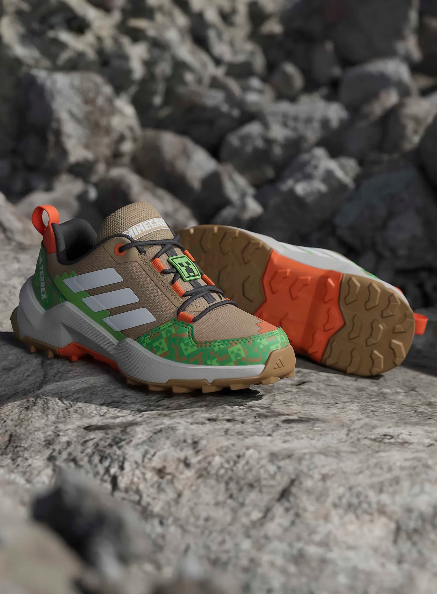 Otroška obutev adidas TERREX Minecraft AX4R  - cardboard/white/impact orange