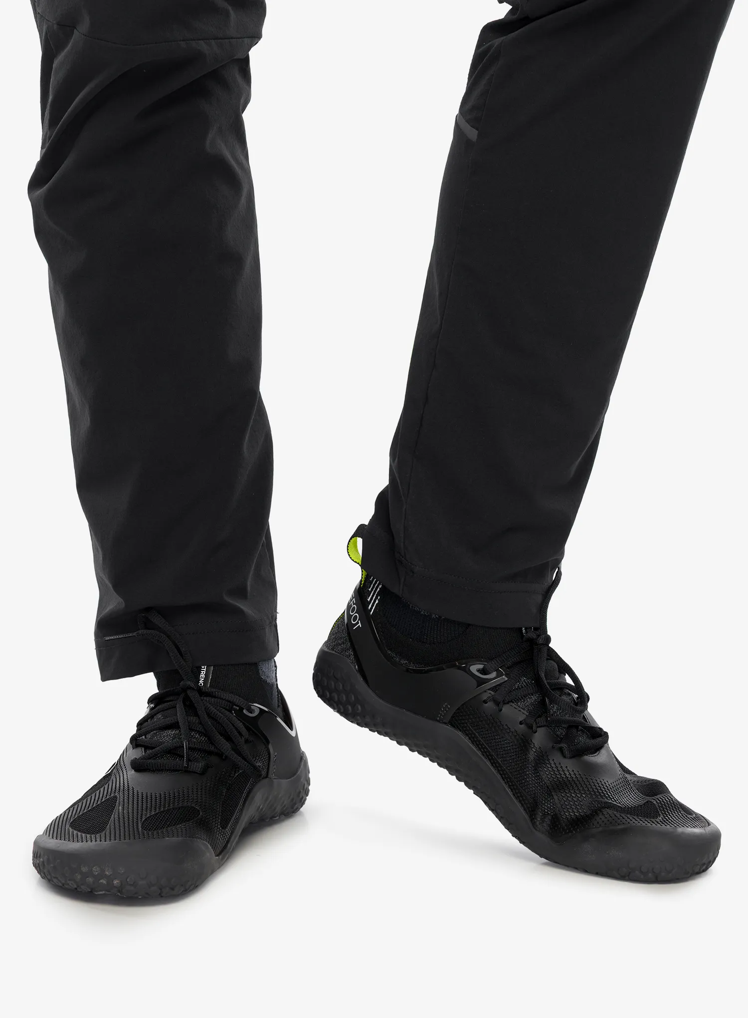 Outdoor čevlji Vivobarefoot Motus Strength - obsidian/white