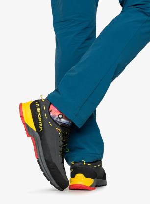 Pristopni čevlji La Sportiva Tx Guide Leather - carbon/yellow