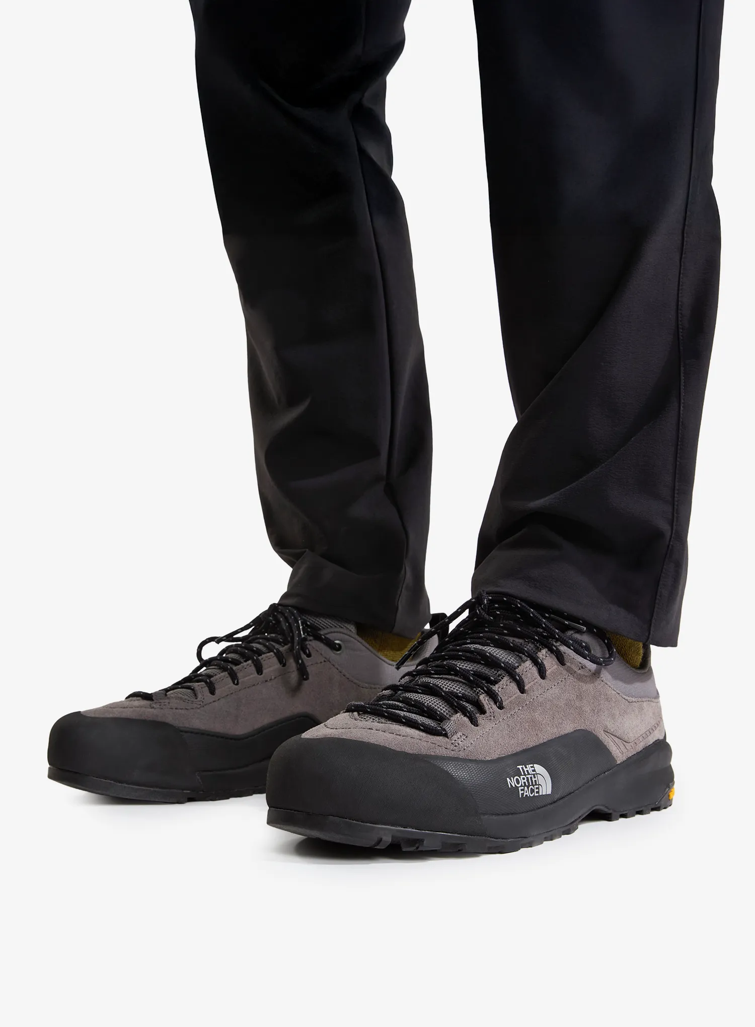 Pristopni čevlji The North Face Verto Approach - smoked pearl/black