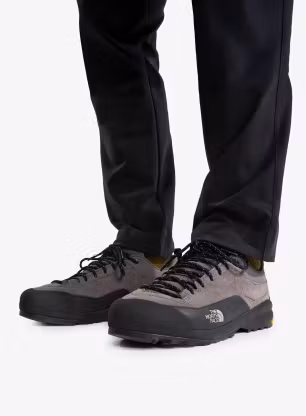 Pristopni čevlji The North Face Verto Approach - smoked pearl/black