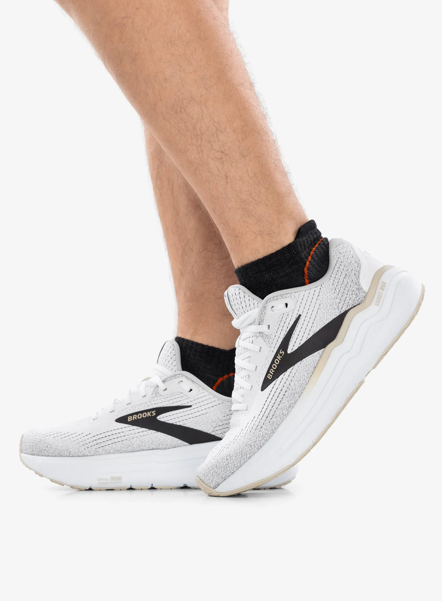 Trail tekaški čevlji Brooks Ghost Max 2 - white/pelican/oyster