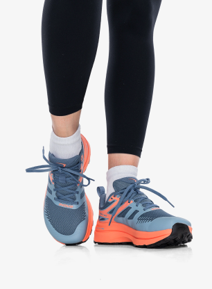 Ženski tekaški čevlji Inov-8 TrailFly Max Wide - blue grey/coral/grey
