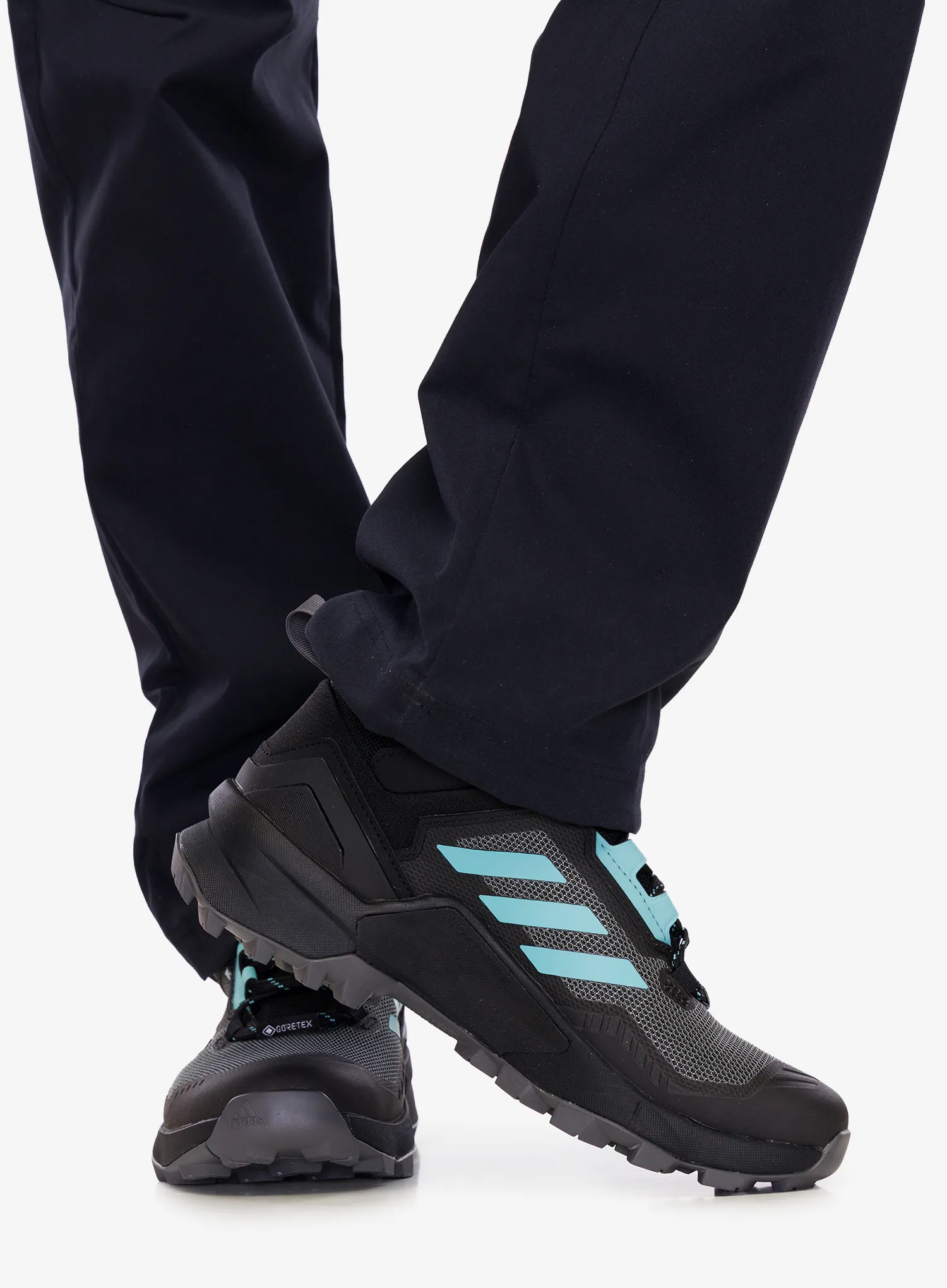 Ženski treking čevlji adidas TERREX Swift R3 Mid GTX - cblack/minton/grefiv