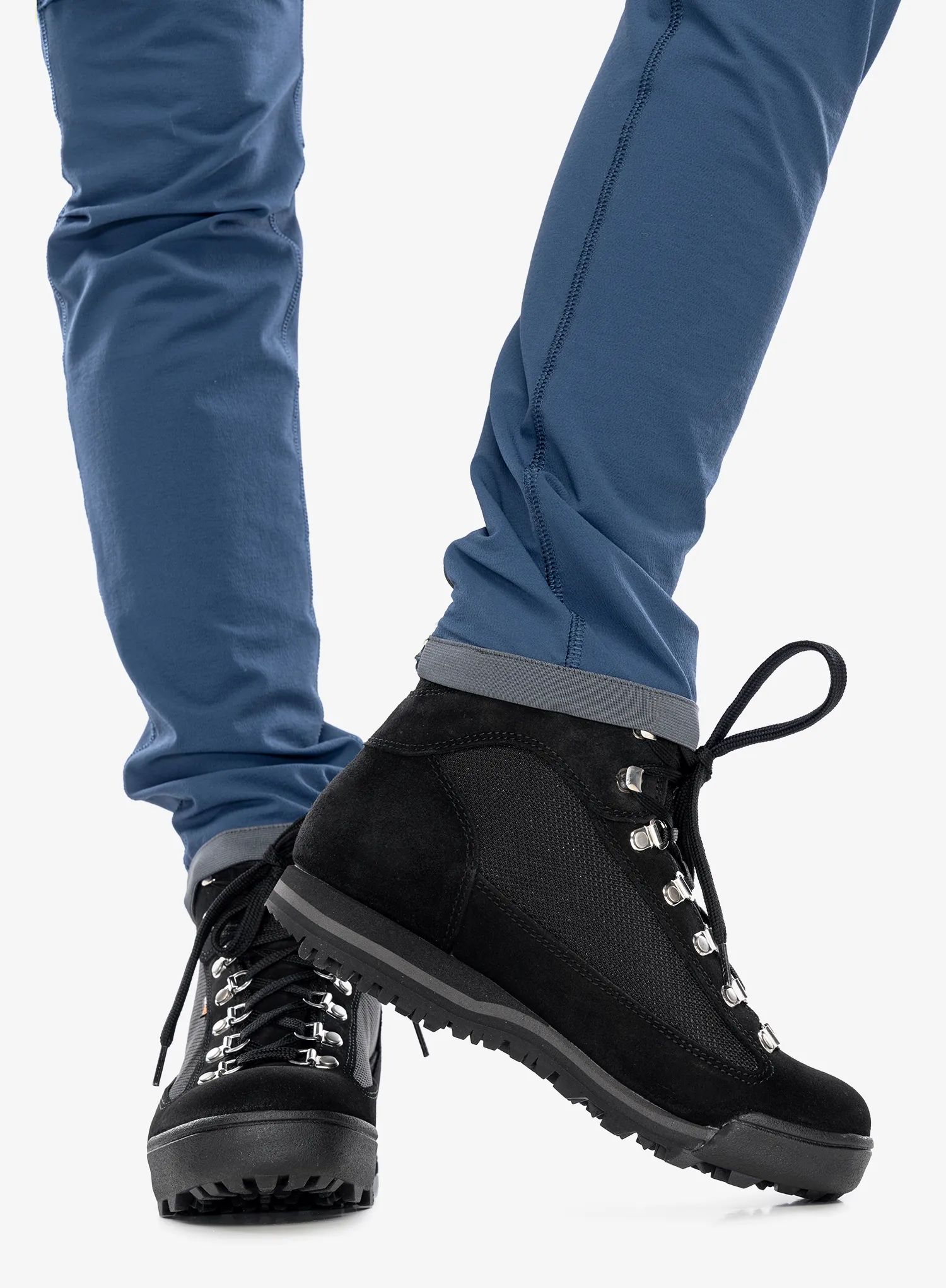 Ženski treking čevlji AKU Ultra Light GTX - black/black