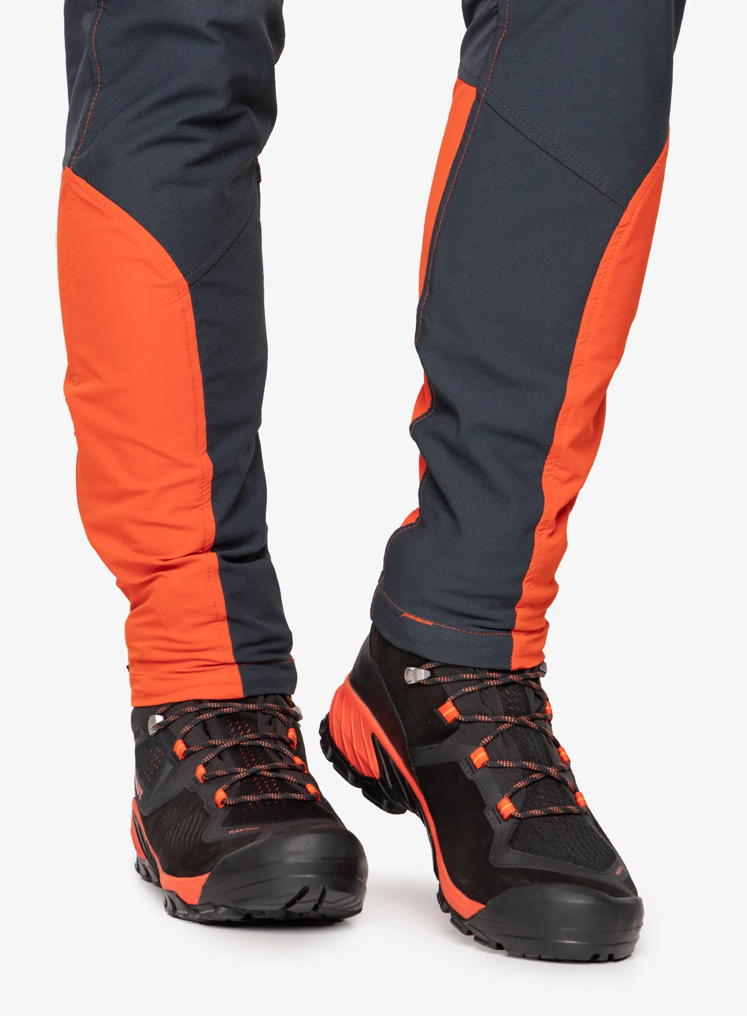 Treking čevlji Mammut Sapuen High GTX - black/hot red