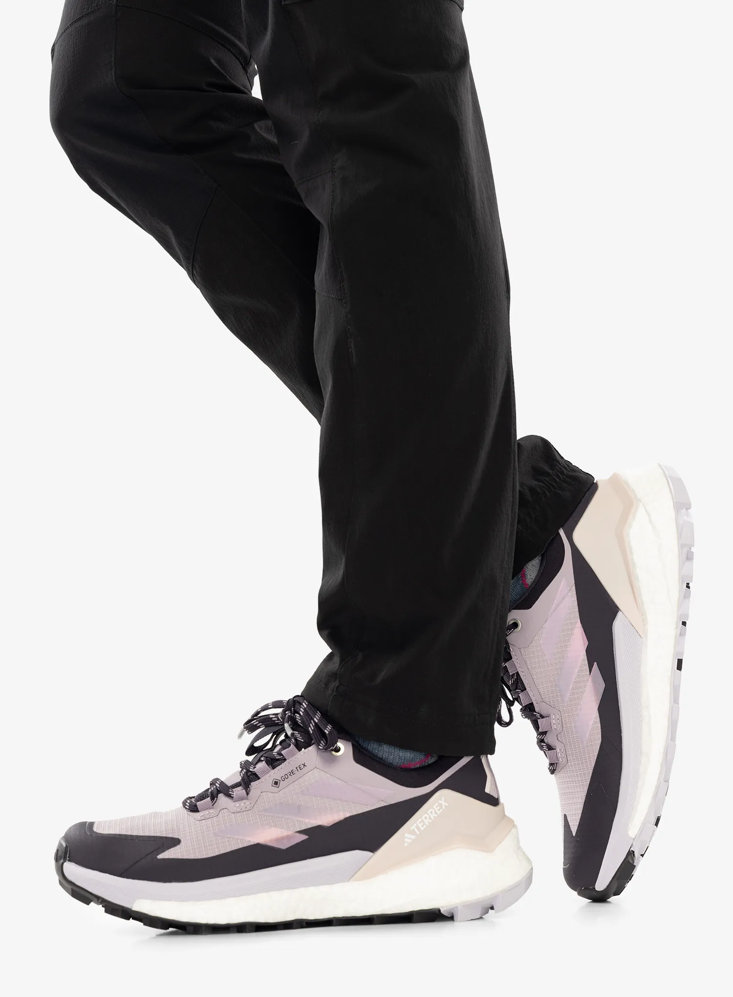 Ženski pohodniški čevlji adidas TERREX Free Hiker 2 Low GTX - prelo fig/silv dawn/aurora blk