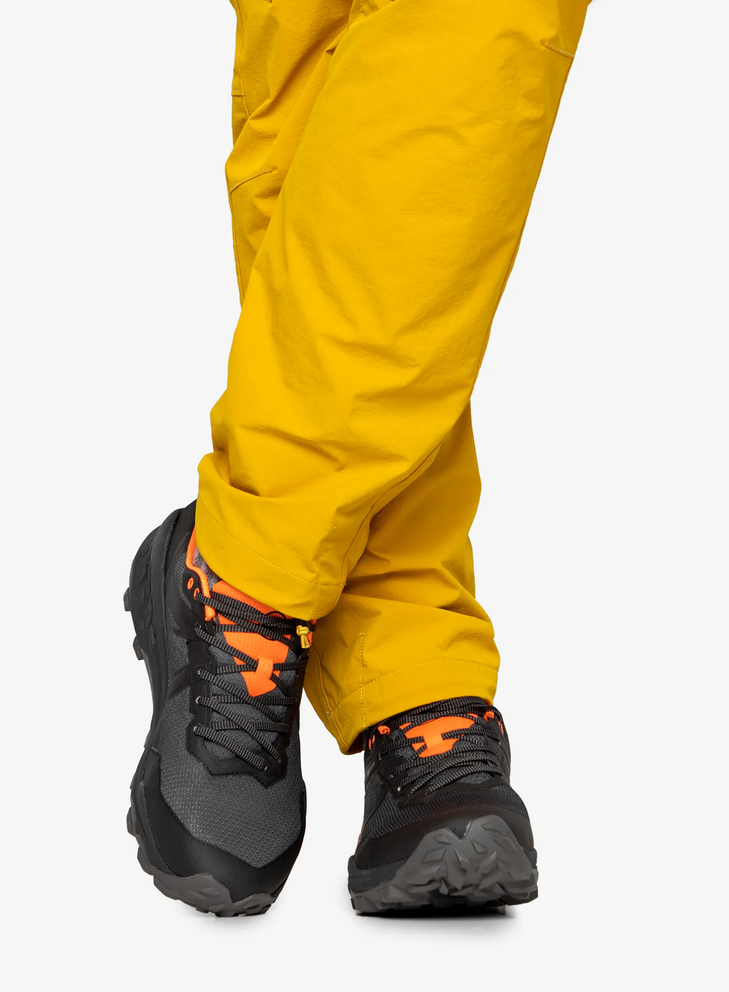Pohodniški čevlji Mammut Sertig II Low GTX - black/vibrant orange