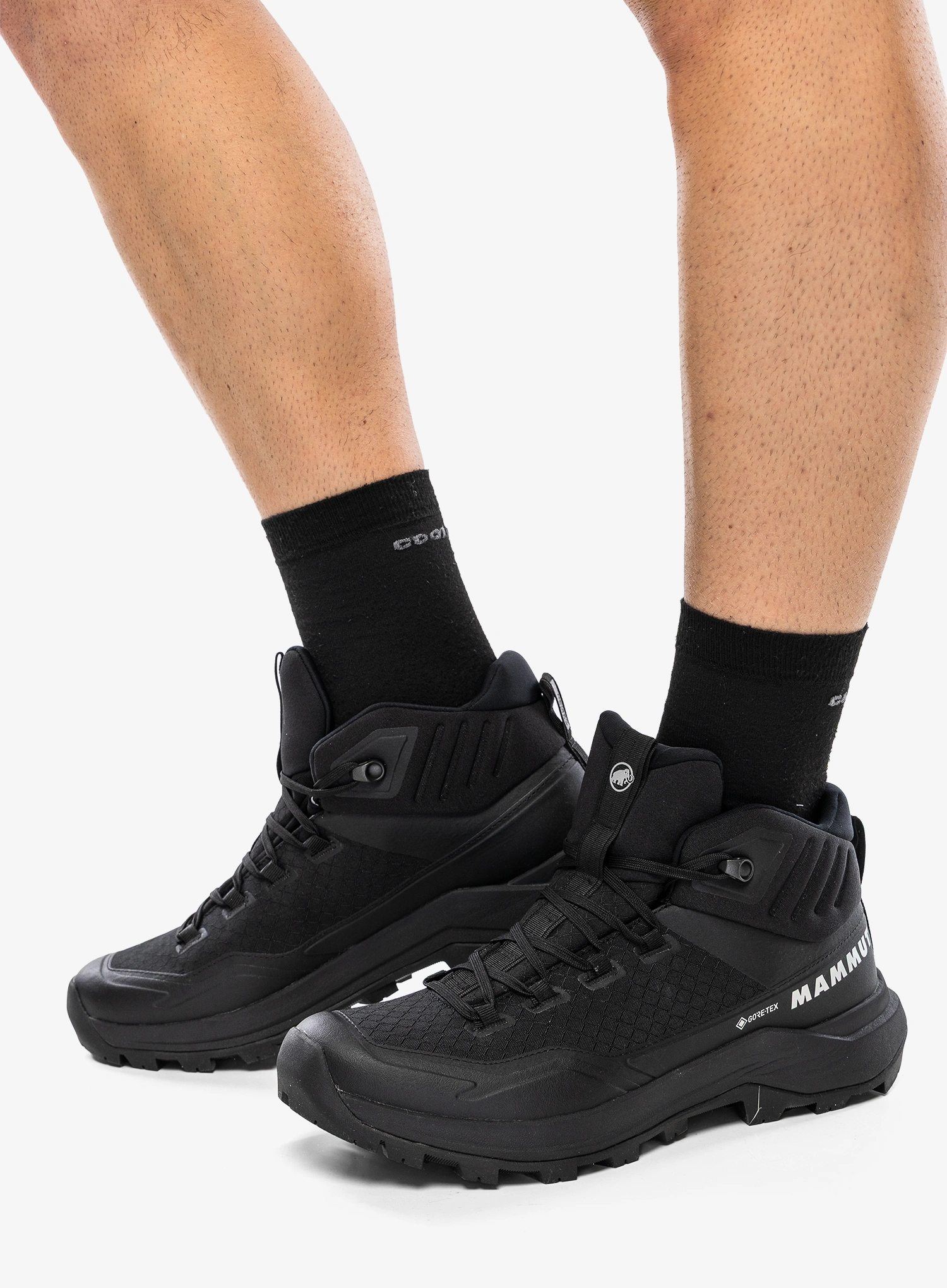 Pohodniški čevlji Mammut Sertig III Mid GTX - black