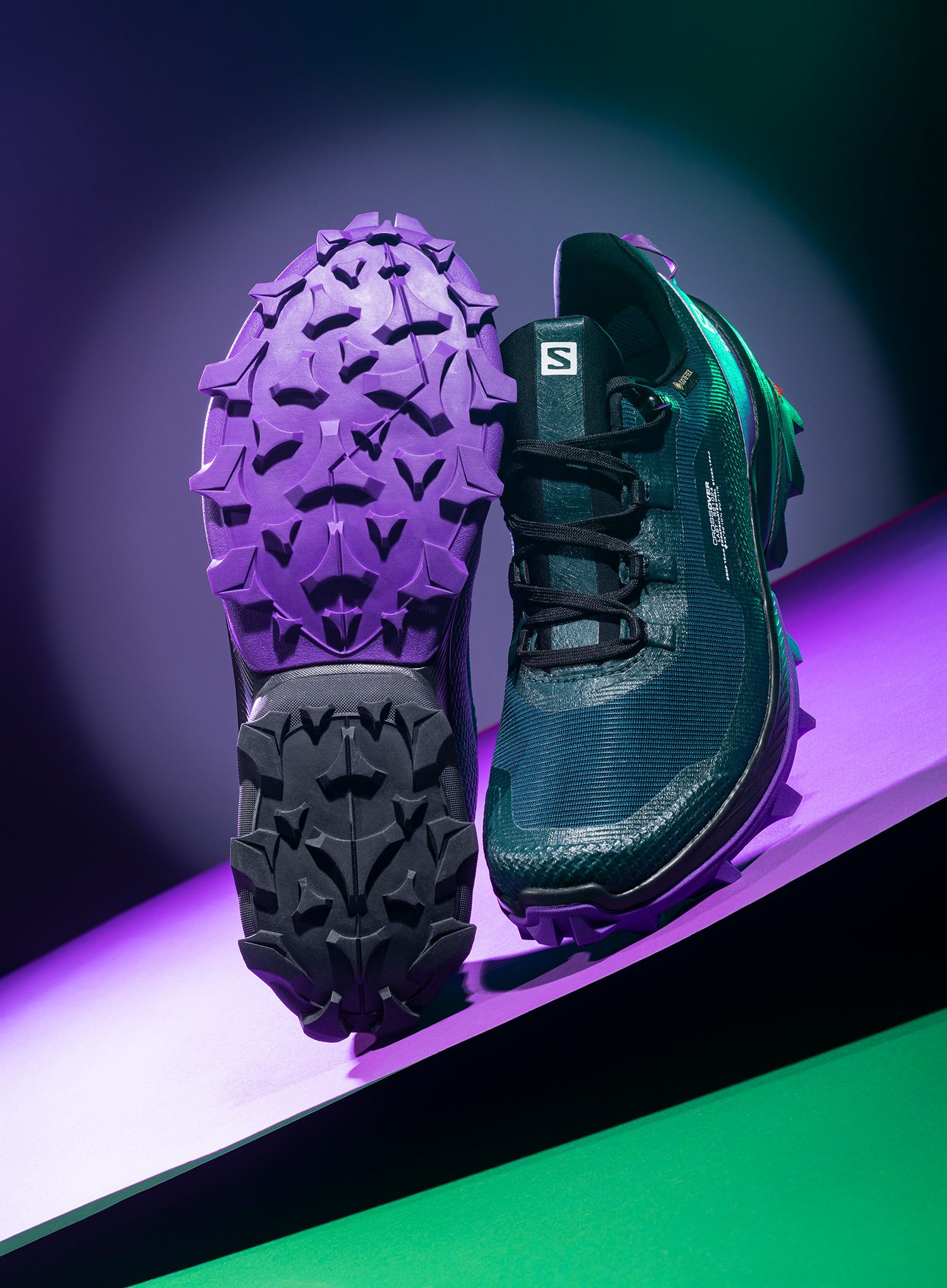 Ženski pohodniški čevlji Salomon Cross Over GTX - ponder/black/royal