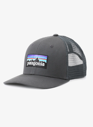 Kape Patagonia P-6 Logo Trucker Hat - forge grey