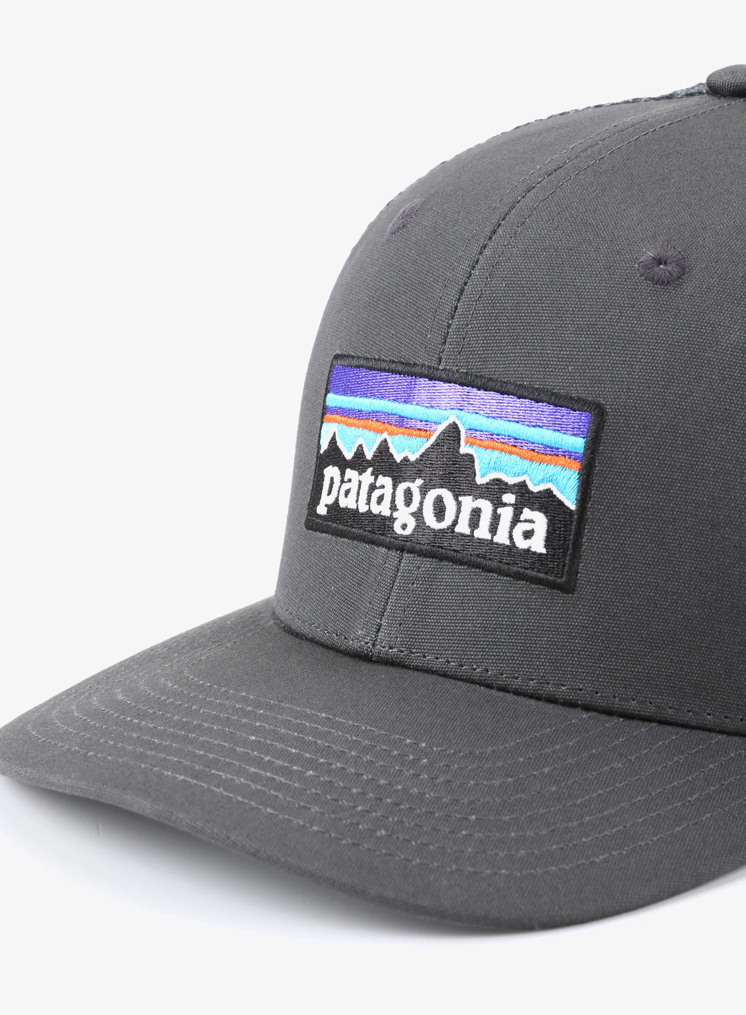 Kape Patagonia P-6 Logo Trucker Hat - forge grey
