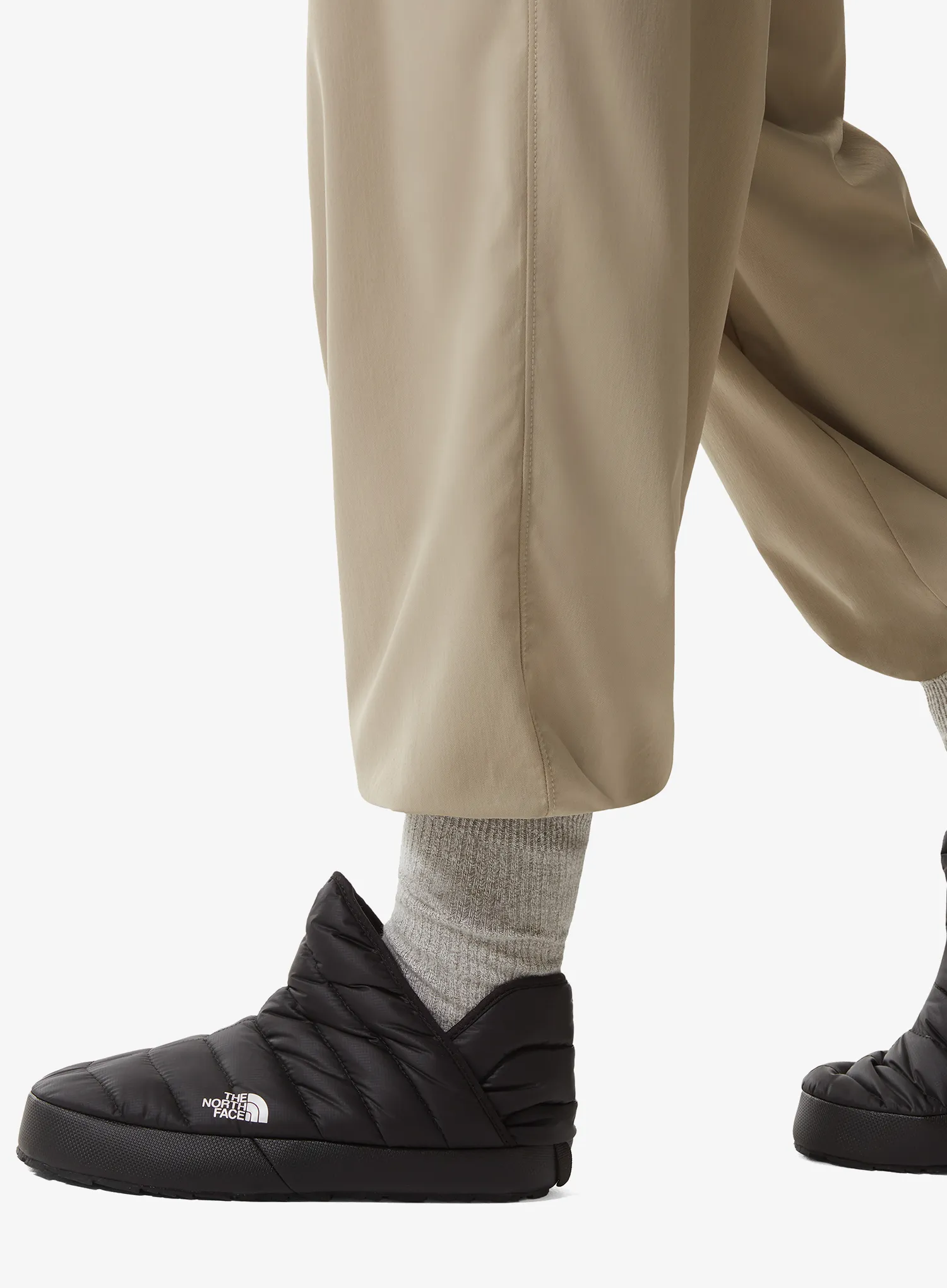 Ženski podloženi copati The North Face Thermoball Traction Bootie - tnf black/tnf white