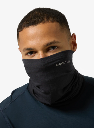 Šal za vrat Super.natural Wanderlust Neckwarmer - jet black