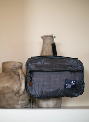 Kozmetična torbica Ticket To The Moon Wash Bag - moonstone grey