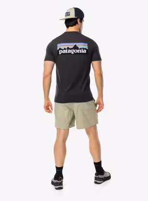 Bombažna majica Patagonia P-6 Logo T-Shirt - ink black