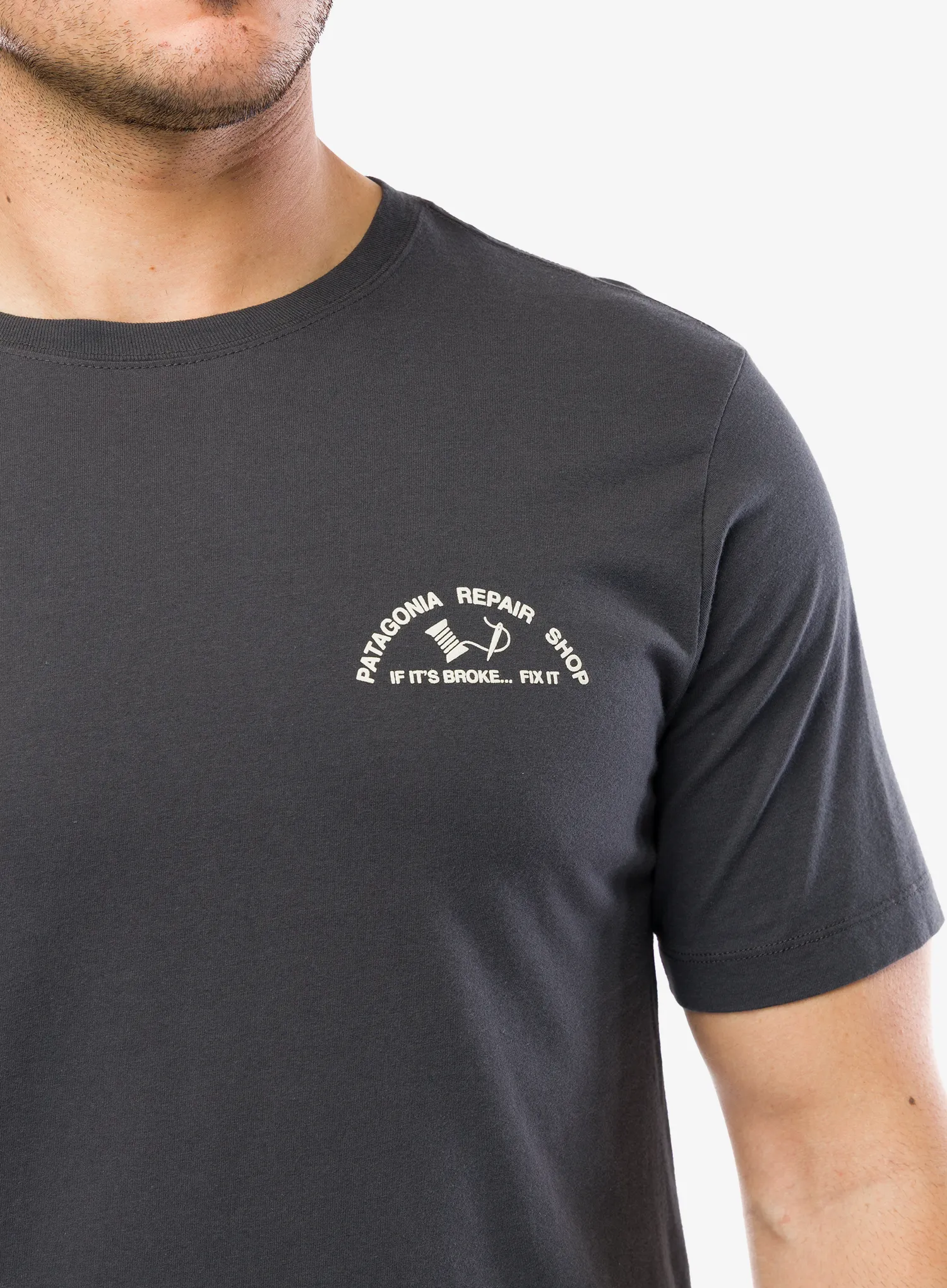 Bombažna majica Patagonia Repair Shop T-Shirt - ink black