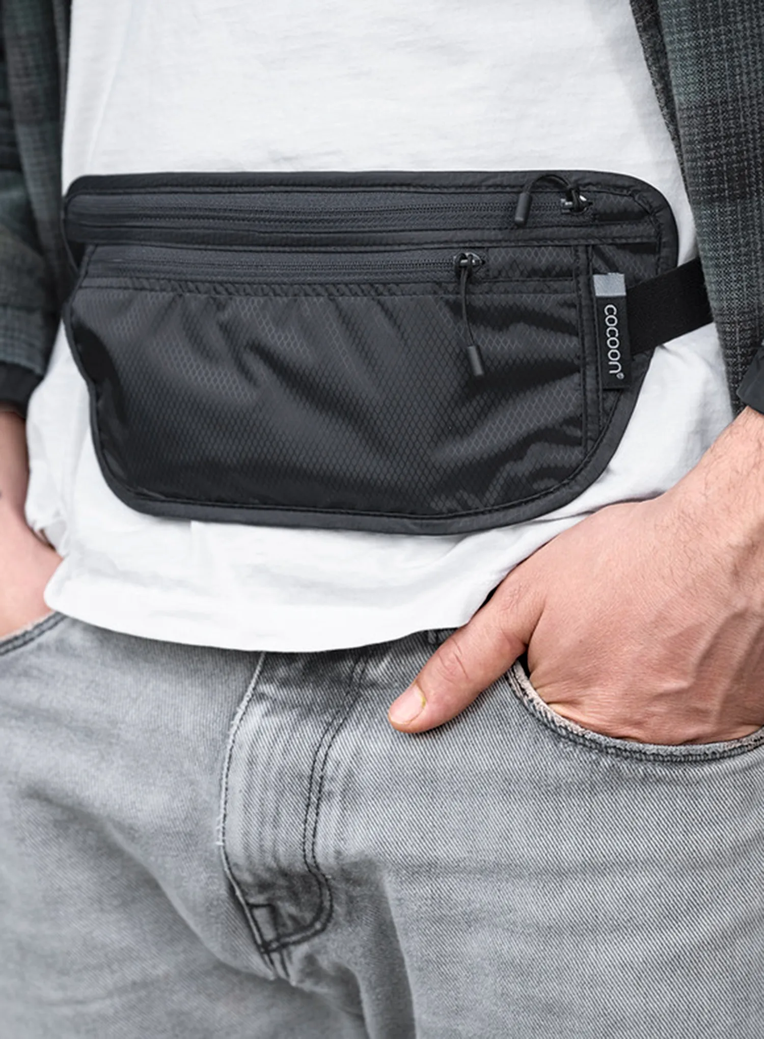 Torbica za okoli pasu Cocoon Travel Waist Wallet - phantom black