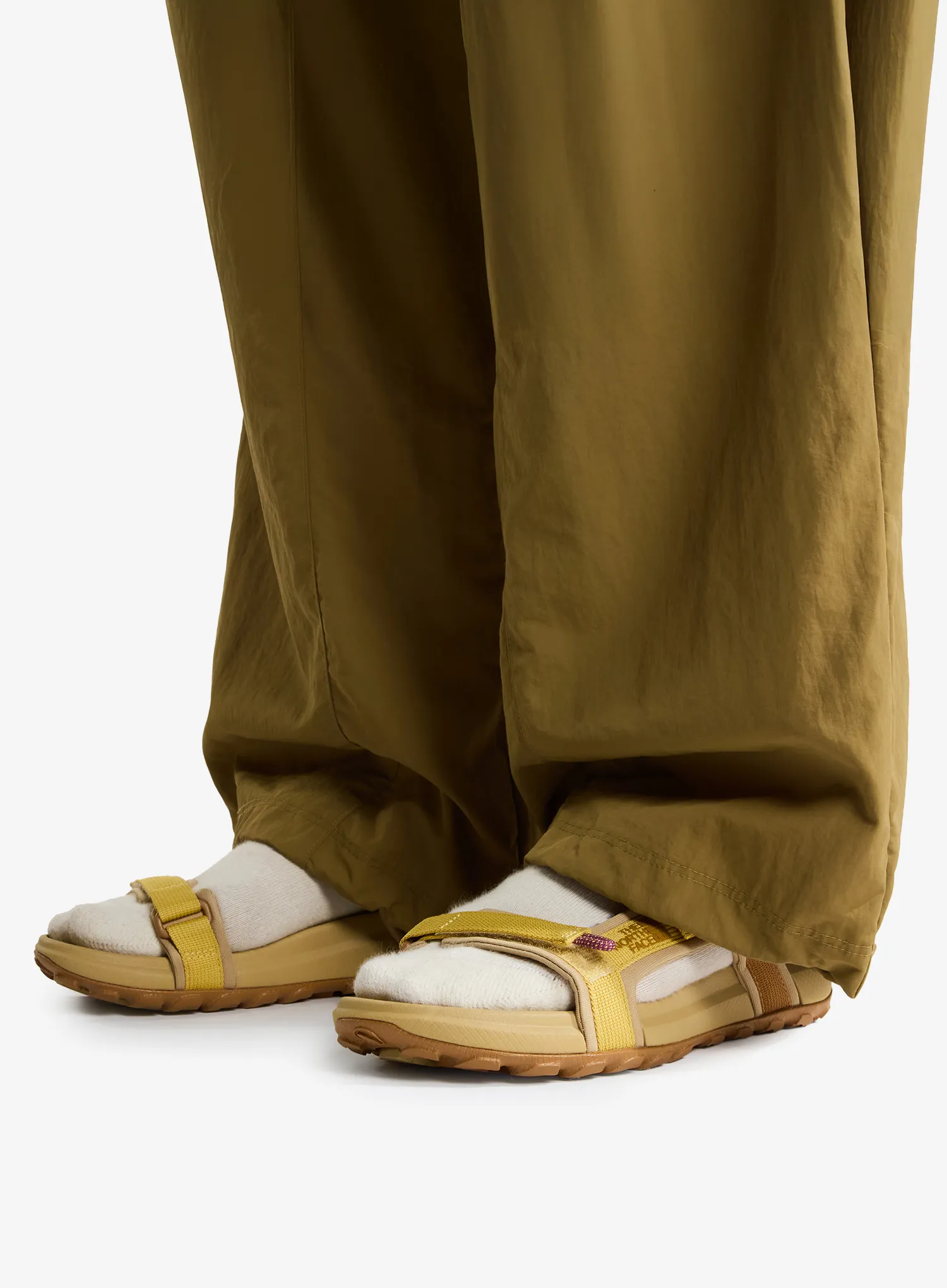 Ženski pohodniški sandali The North Face Explore Camp Sandal - honeyed sand/utility brown