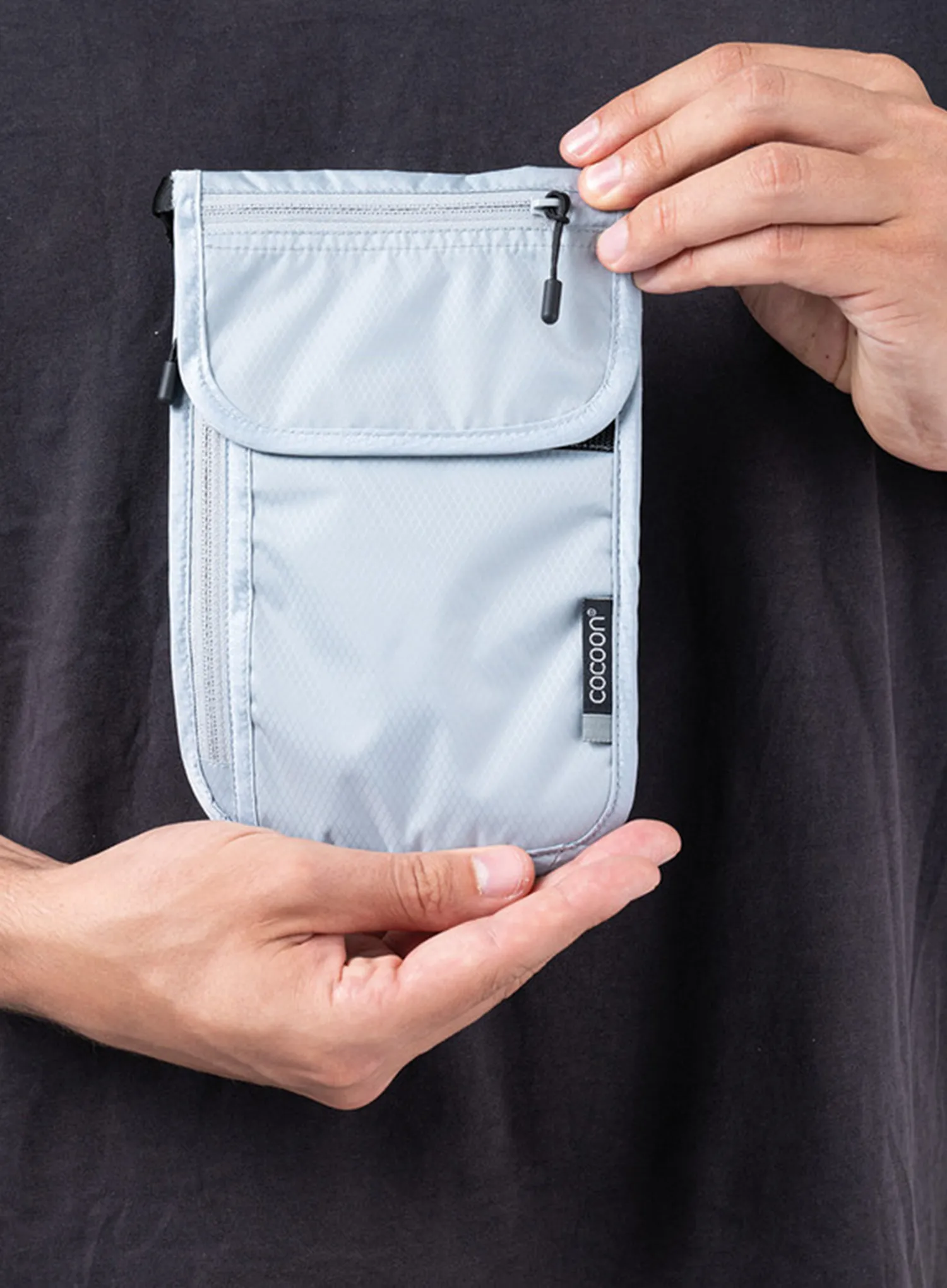 Torbica za čez ramo Cocoon Travel Neck Wallet - star grey