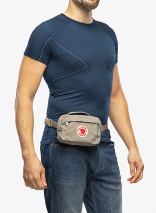 Torbica za čez ramo Fjallraven Kanken Hip Pack - fog
