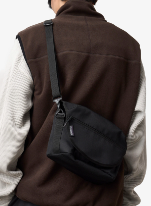 Torbica za čez ramo Gramicci Multi Side Bag - black