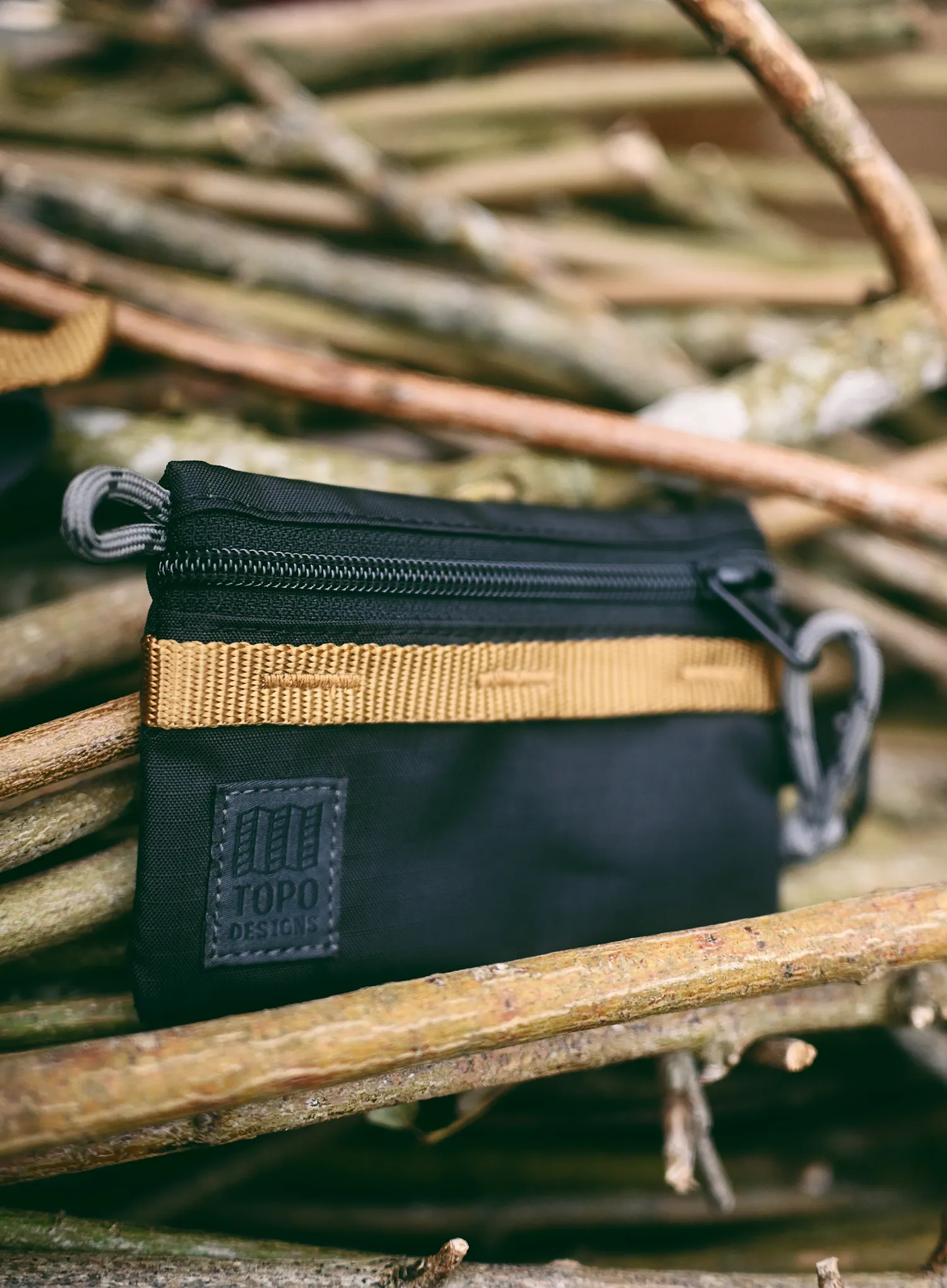 Torbica za čez ramo Topo Designs Mountain Accessory Bag - black/neutral
