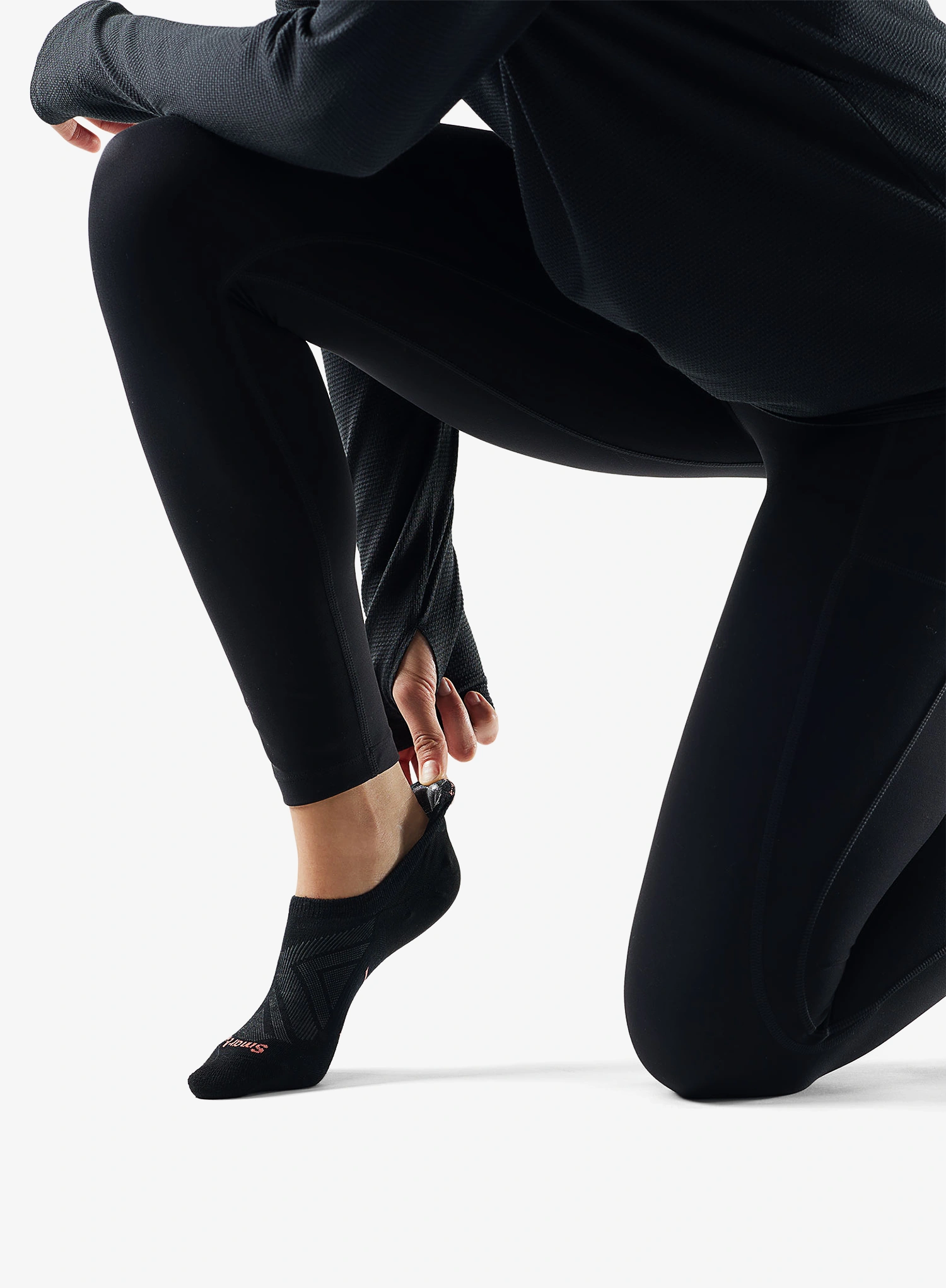 Ženske nogavice za tek Smartwool Run Zero Cushion No Show Socks - black