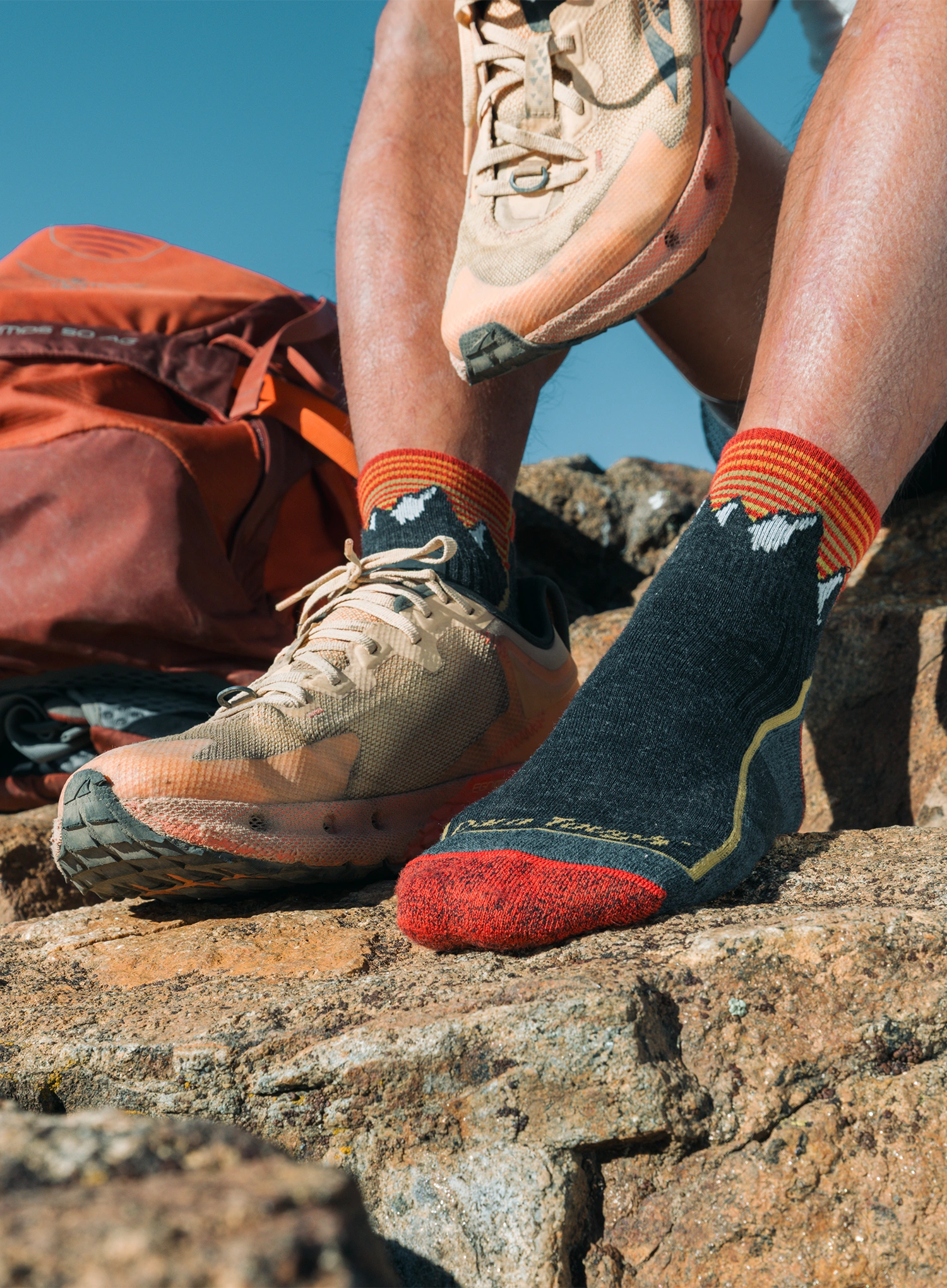 Merino nogavice Darn Tough Hiker 1/4 Midweight with Cushion - mountain gray