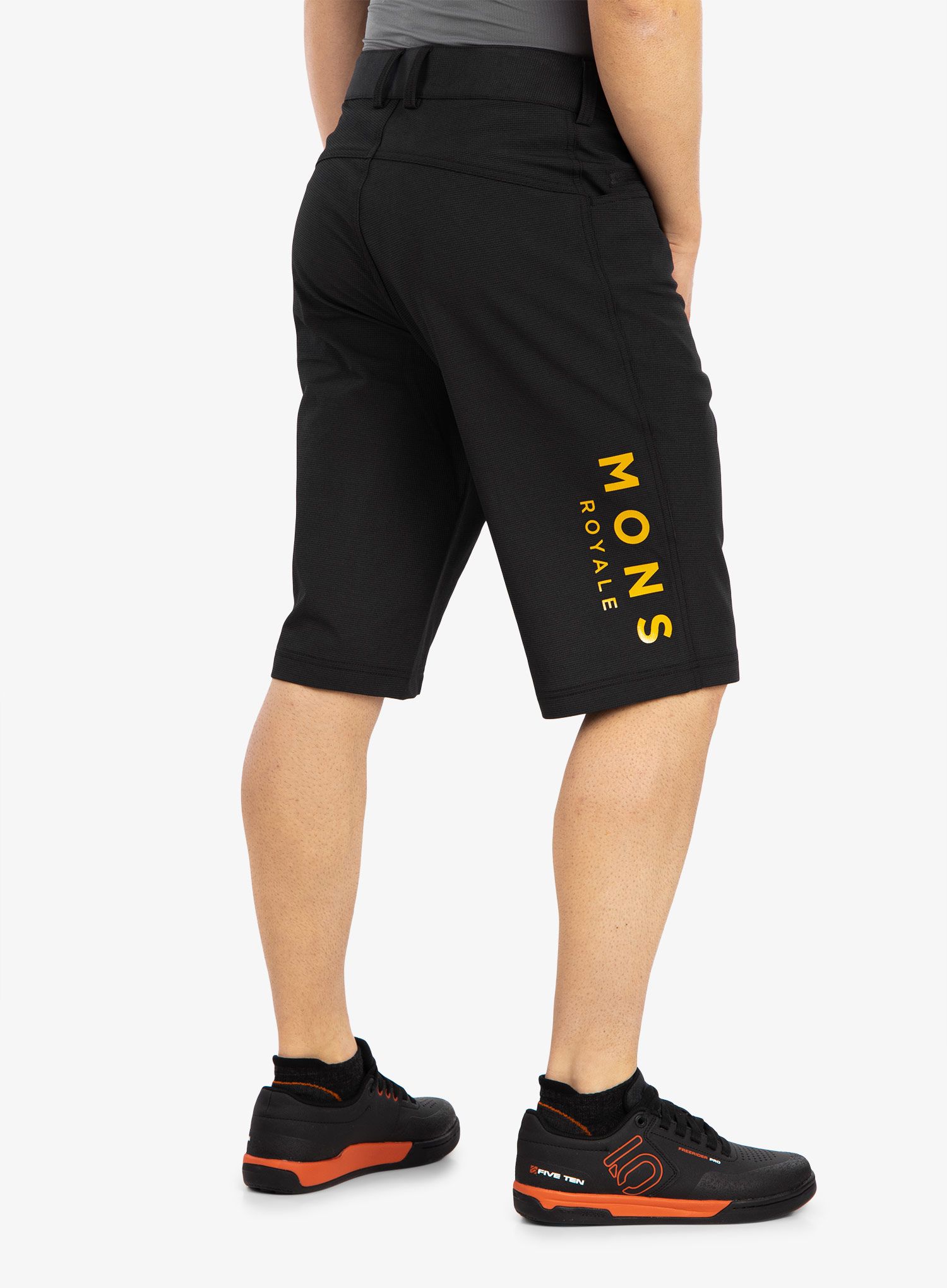 Kolesarske kratke hlače Mons Royale Momentum 2.0 Bike Shorts - black/gold