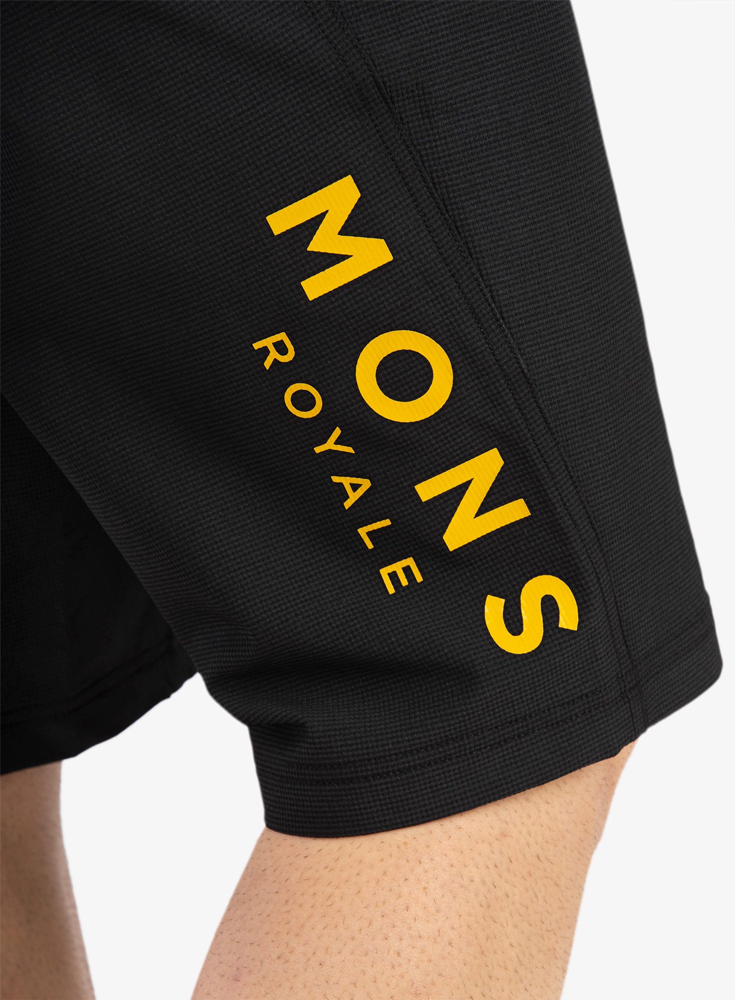 Kolesarske kratke hlače Mons Royale Momentum 2.0 Bike Shorts - black/gold