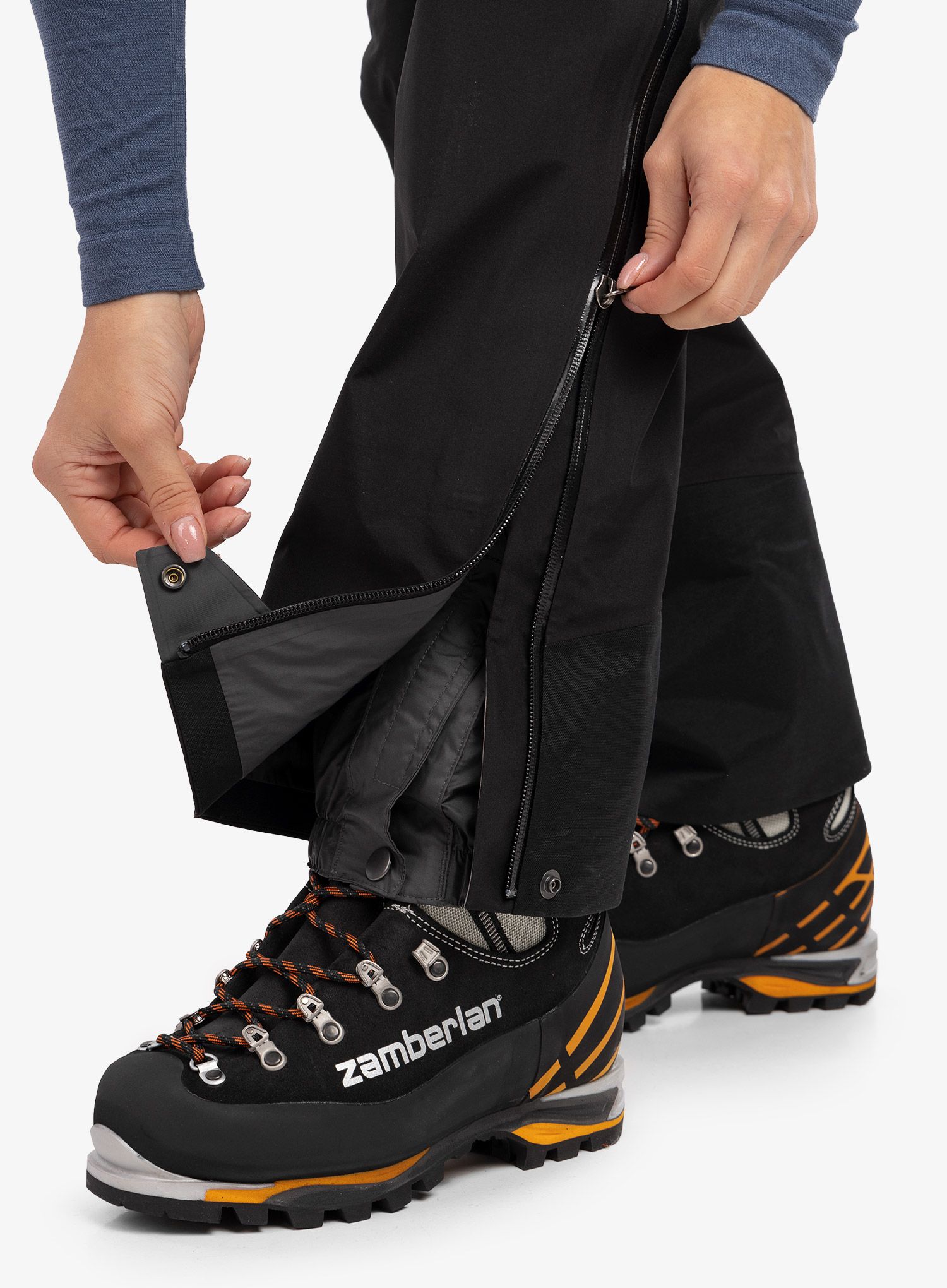 Ženske GORE-TEX hlače Patagonia Triolet - black