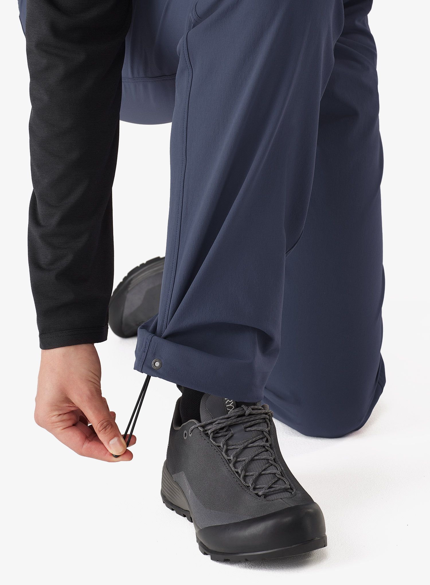 Ženske softshell hlače Arcteryx Gamma LT Pant - black sapphire