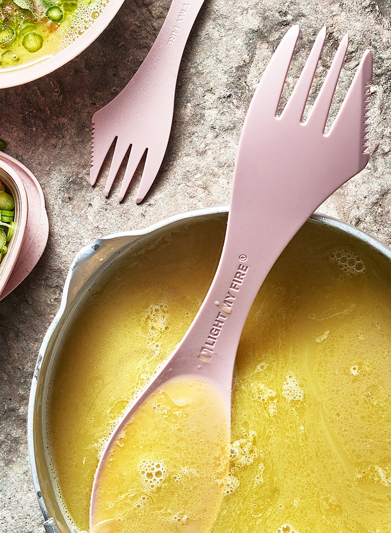 Jedilni pribor Light My Fire Spork Medium 2 Pack Bio - sandygreen/pink