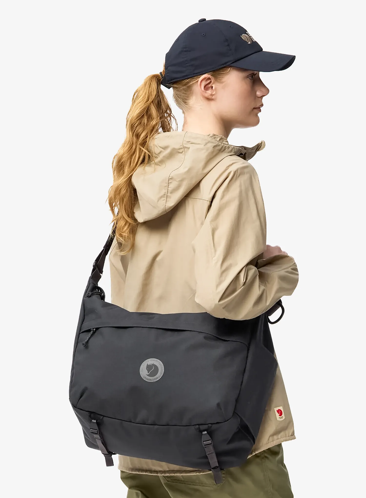 Mestna torba Fjallraven Farden Crossbody - coal black