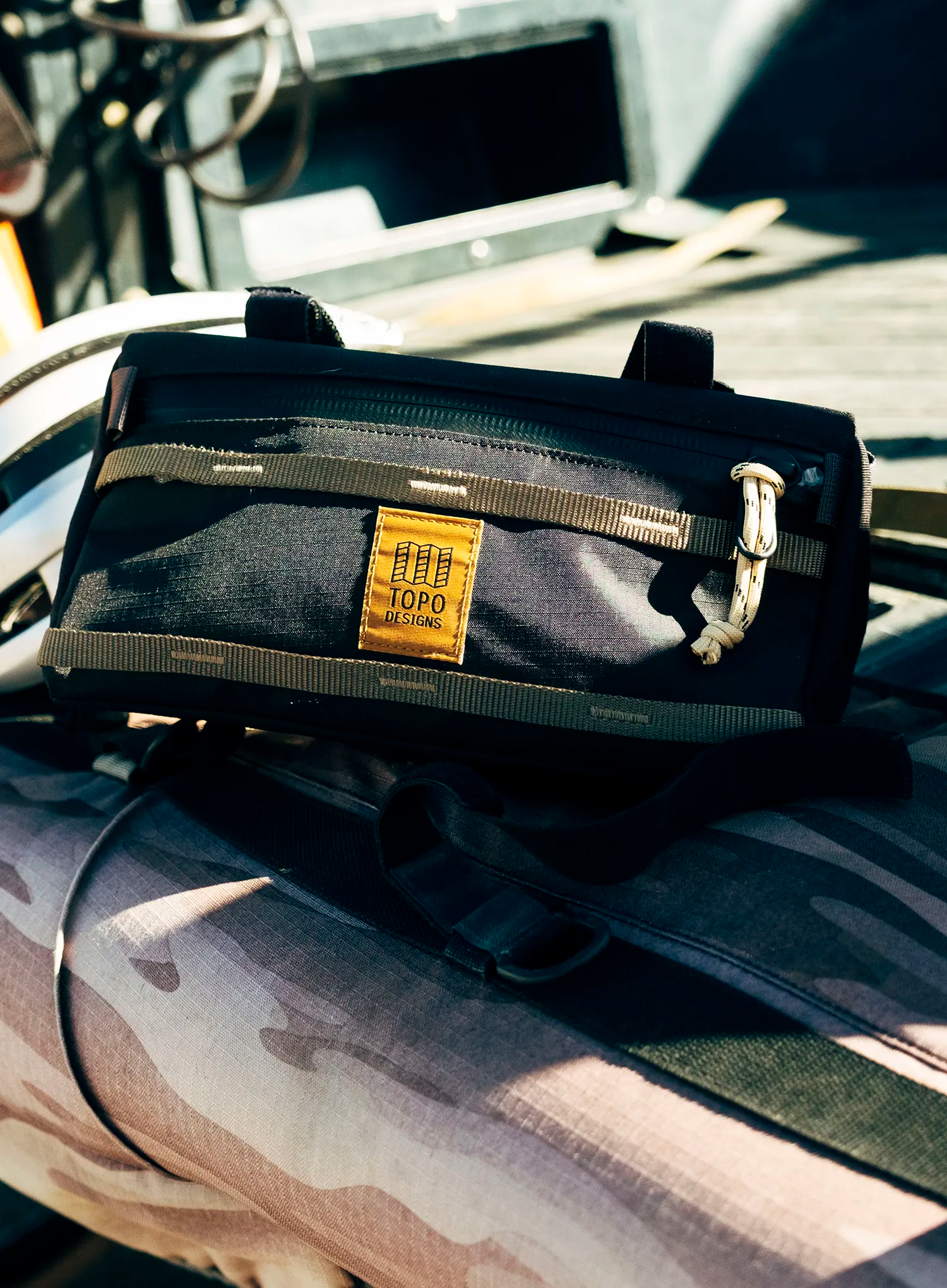 Kolesarska torbica za krmilo Topo Designs Bike Bag - black/neutral