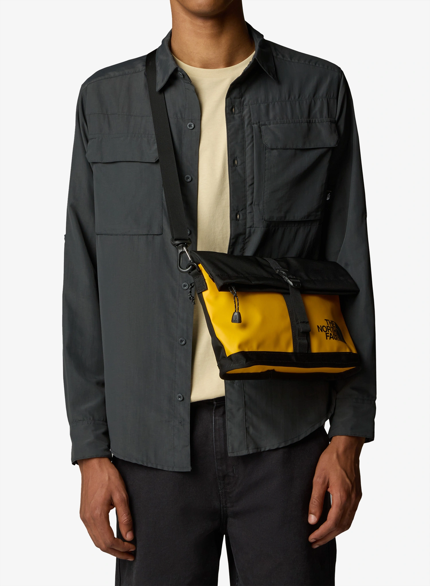 Torba za na ramo The North Face Base Camp Shoulder Bag - summit gold/tnf black
