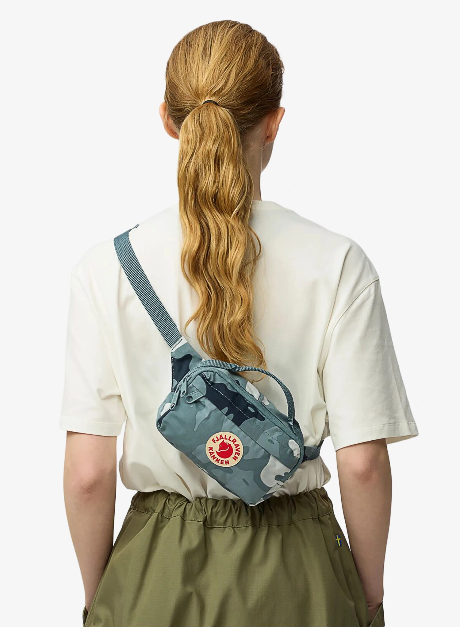 Torbica za okoli pasu Fjallraven Kanken Graphics Hip Pack - nimbus blue/hidden animals