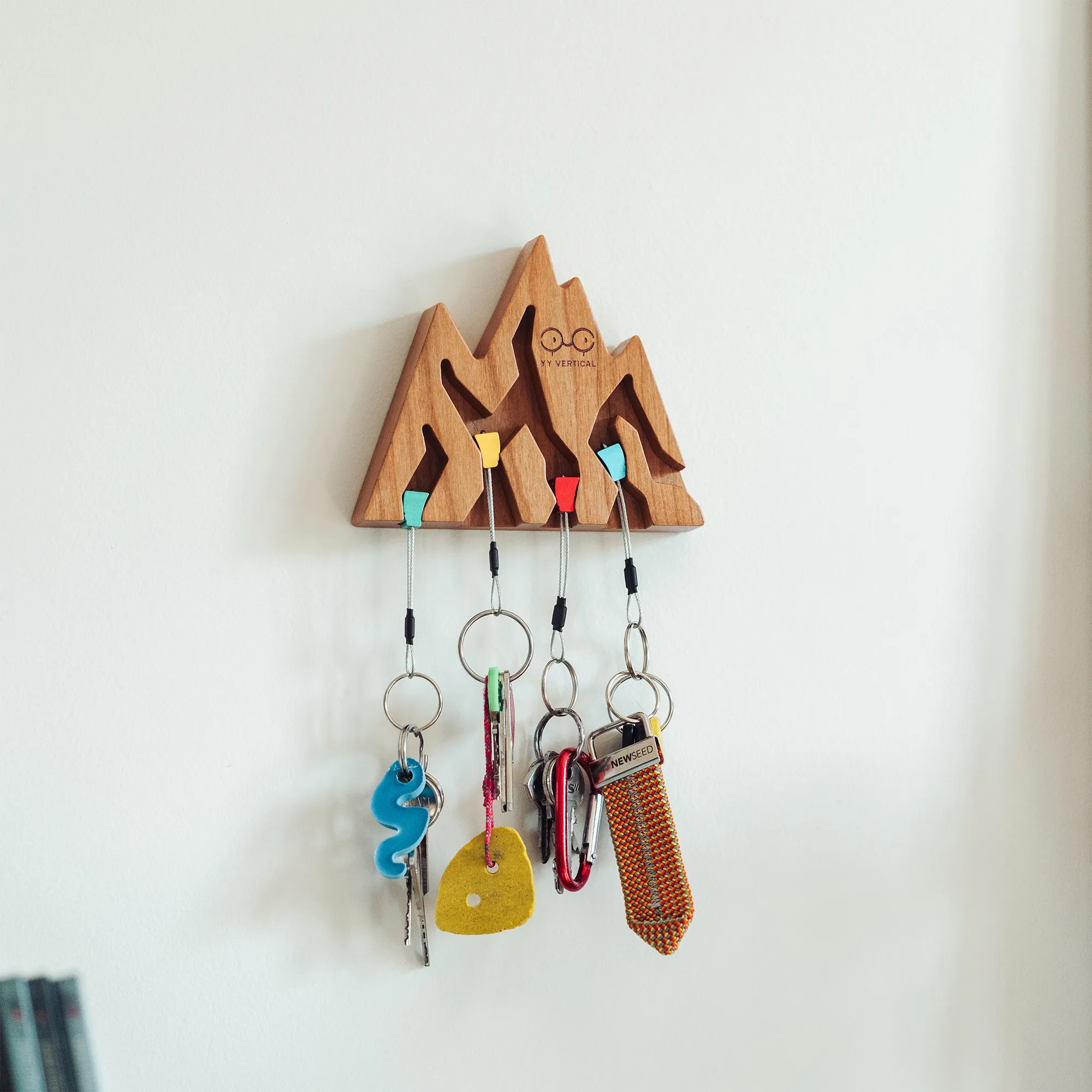 Obešalnik za ključe Y&Y Vertical Key Holder Mountain - cherry
